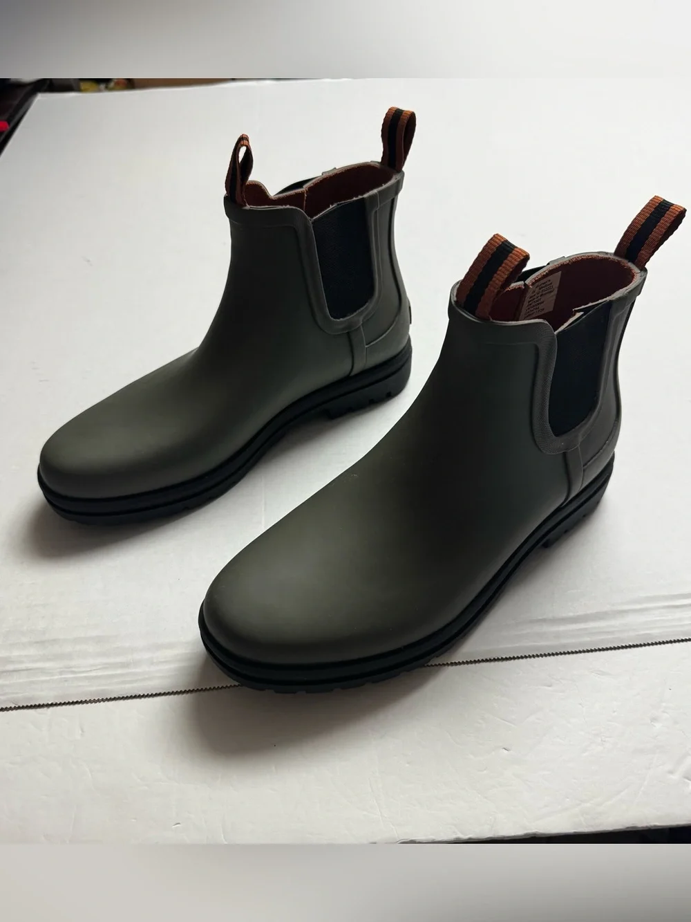 L.L. BEAN Women's Rugged Wellie Chelsea Waterproof Boots In Kelp Green/Black 10M
